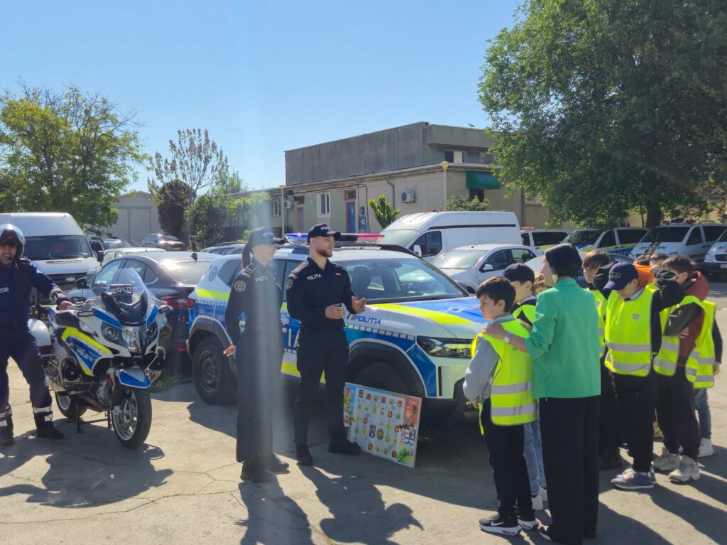 FOTO VIDEO Polițiștii rutieri, acțiune alături de patrula școlară a Școlii nr.24, în cadrul Săptămânii Naționale a Siguranței Rutiere 296cd497 7ea5 476b 8bc4 41aa3daf55ff