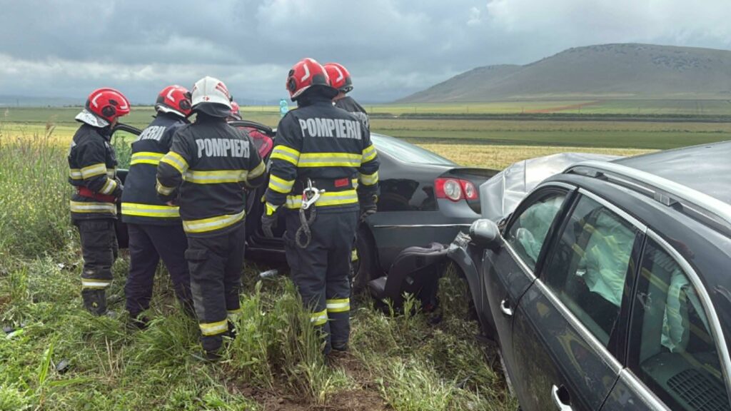 FOTO VIDEO Accident grav în județul Tulcea/ Două persoane rănite, una încarcerată 2 FOTO VIDEO Accident grav în județul Tulcea/ Două persoane rănite, una încarcerată 342ea006 8fac 4b30 9d35 b1652662c15b