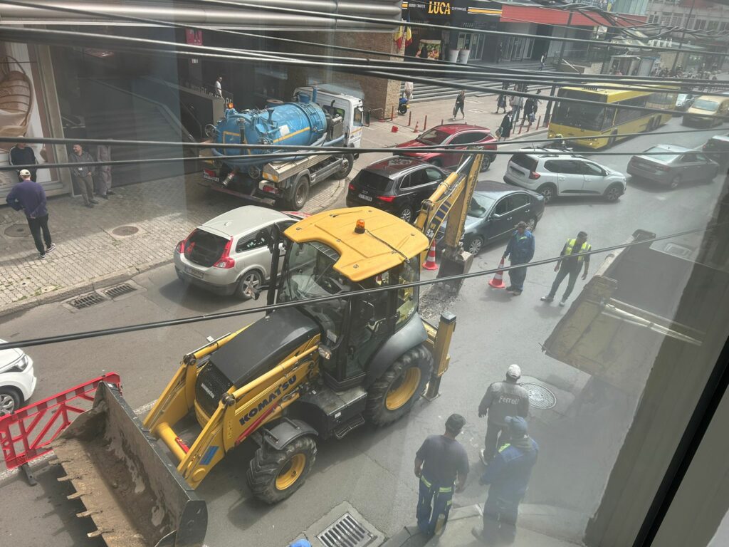 CT Bus: Întârzieri pe mai multe linii din cauza unei avarii RAJA 2 CT Bus: Întârzieri pe mai multe linii din cauza unei avarii RAJA 349ba34c 08d5 482b b4bd 8e82b6629398