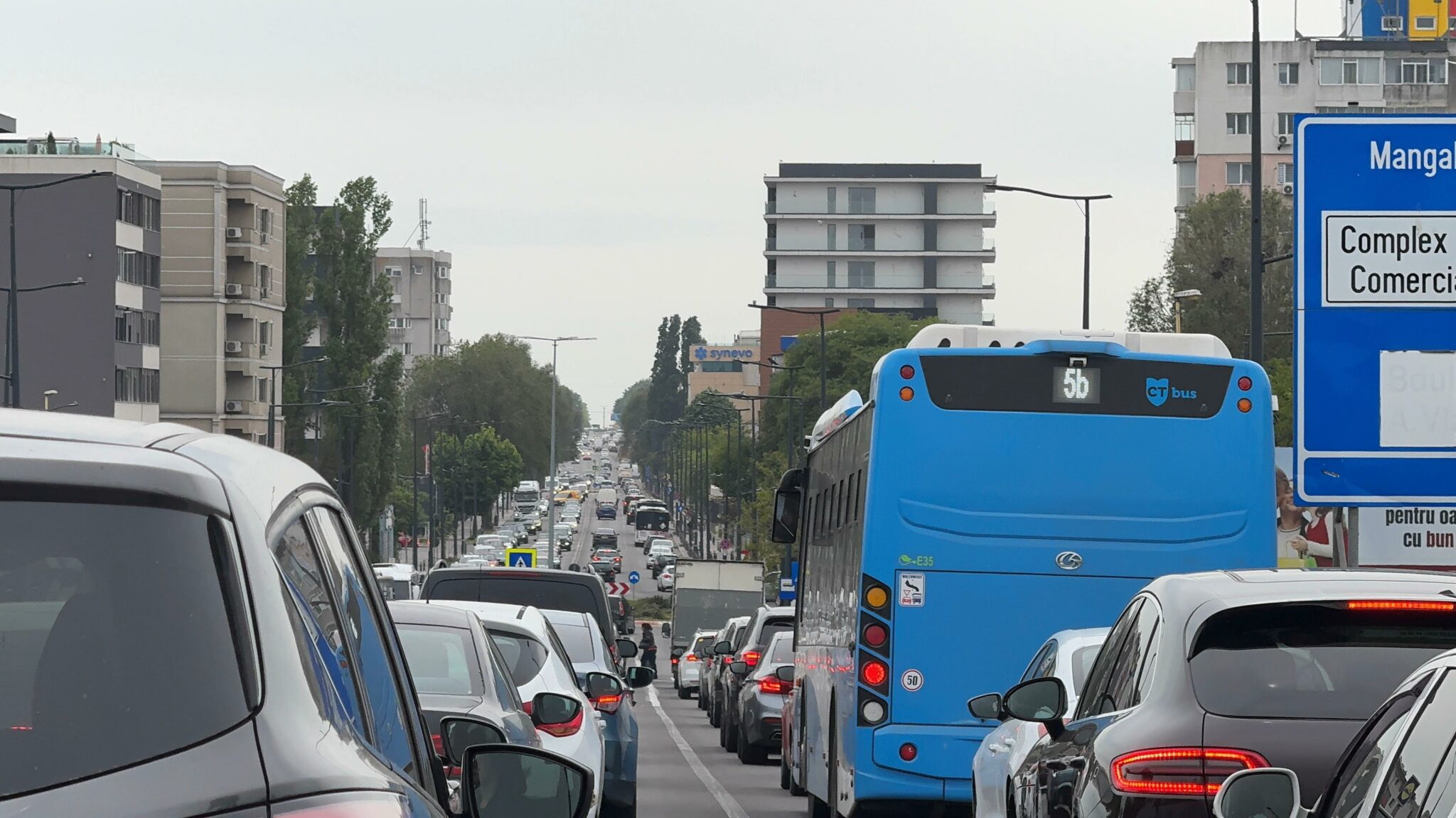 FOTO VIDEO Șoferi, evitați Șoseaua Mangaliei! Se circulă bară la bară 3bfb3c69 d1d0 4873 a935 7b23502411b0