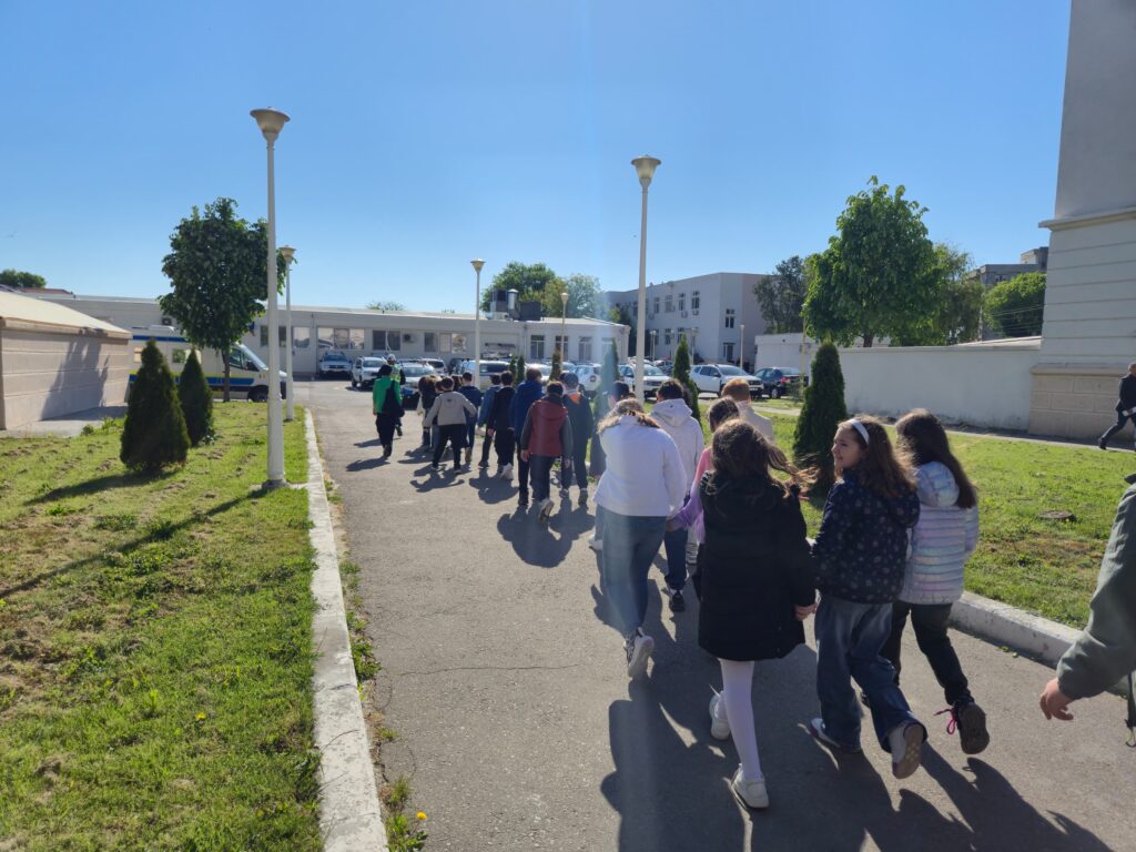 FOTO VIDEO Polițiștii rutieri, acțiune alături de patrula școlară a Școlii nr.24, în cadrul Săptămânii Naționale a Siguranței Rutiere 3d7d67c5 1aa7 4ece b04c 46edab773eb0 2