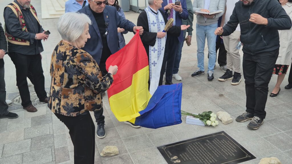 FOTO VIDEO Placa memorială dedicată deținuților politici care au participat la refacerea Cazinoului, dezvelită pe faleză 6 FOTO VIDEO Placa memorială dedicată deținuților politici care au participat la refacerea Cazinoului, dezvelită pe faleză 3d9a8e6e 0975 4a04 8ab7 6b7138ffc805 1