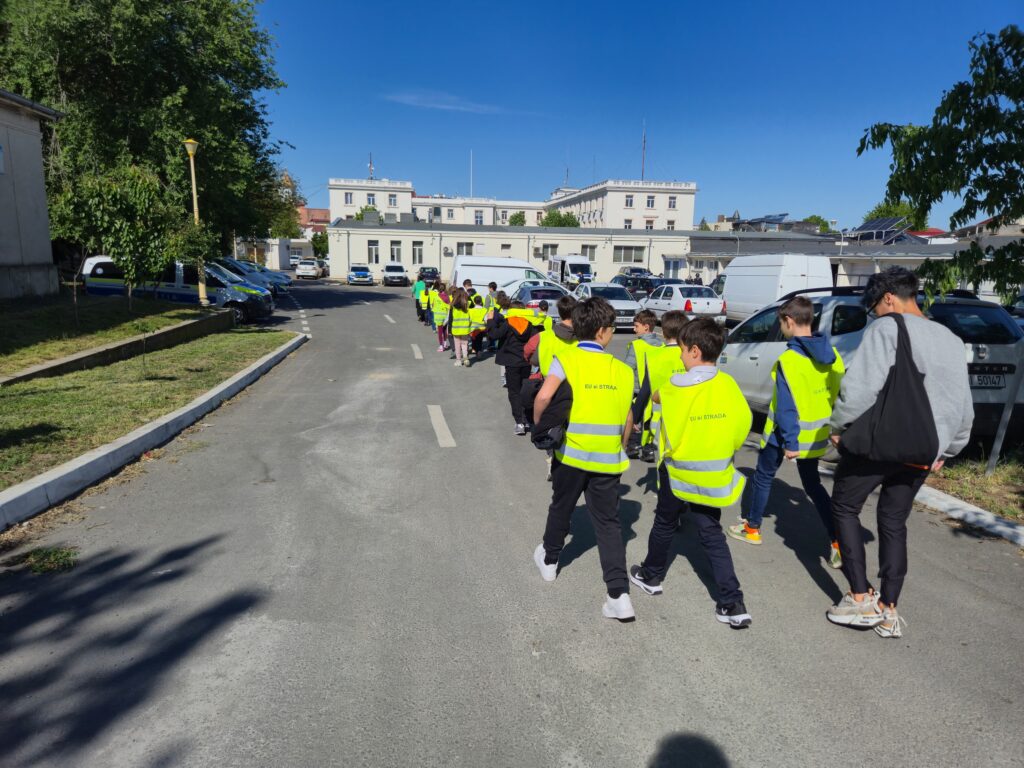 FOTO VIDEO Polițiștii rutieri, acțiune alături de patrula școlară a Școlii nr.24, în cadrul Săptămânii Naționale a Siguranței Rutiere 43a6317f abda 4ccb 9368 2d73b93be3f8