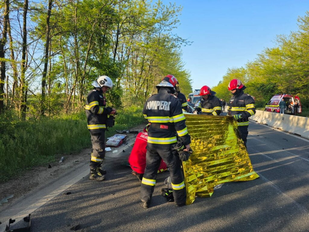 FOTO Un bărbat a murit într-un accident grav, între Costinești și Tuzla 2 FOTO Un bărbat a murit într-un accident grav, între Costinești și Tuzla 43e03341 d628 43f6 aa2b ce7a2d350c0b