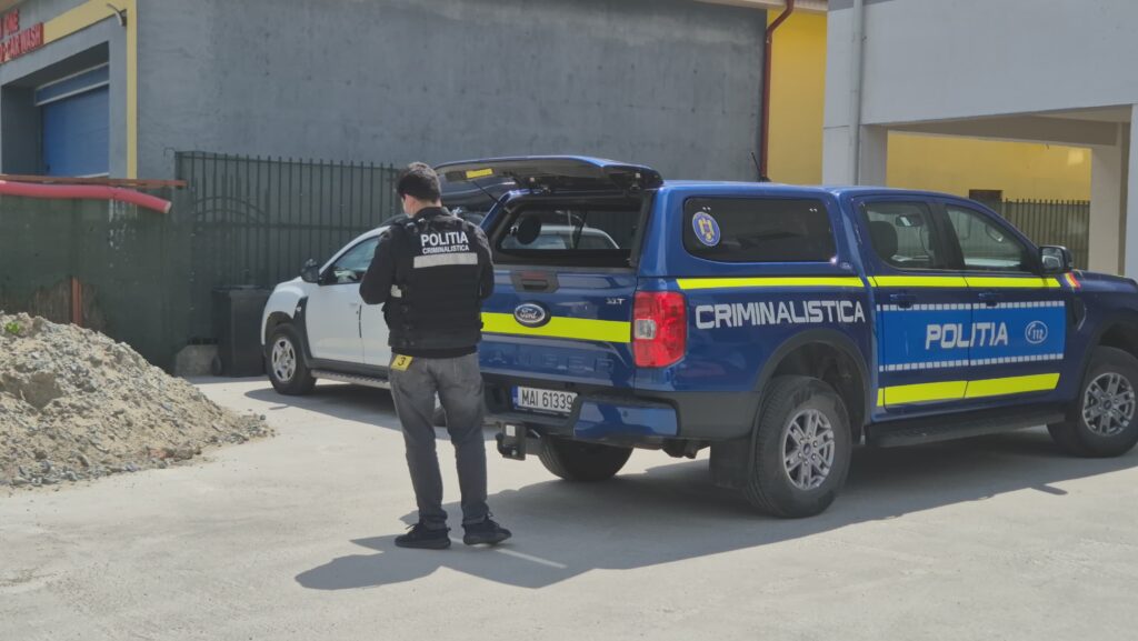 FOTO VIDEO Alertă! Un TÂNĂR a CĂZUT de pe acoperișul Bisericii Sfântul Nectarie, din zona Medeea UPDATE 15 FOTO VIDEO Alertă! Un TÂNĂR a CĂZUT de pe acoperișul Bisericii Sfântul Nectarie, din zona Medeea UPDATE 45684013 cc45 42e4 94a8 b6b2d95138b1