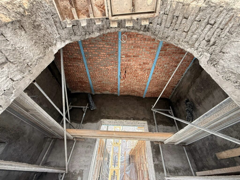 FOTO Lucrările de reabilitare la Sinagoga Mare din Constanța avansează 7 FOTO Lucrările de reabilitare la Sinagoga Mare din Constanța avansează 495580148 1119212476914712 3266515239899288886 n