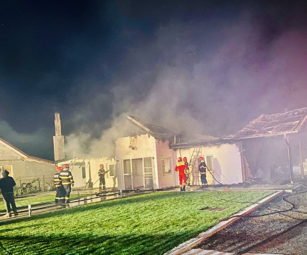 Incendiu puternic în Topraisar! Patru autospeciale și un echipaj SMURD au intervenit la fața locului 3 Incendiu puternic în Topraisar! Patru autospeciale și un echipaj SMURD au intervenit la fața locului 499246115 1095826185925485 4752742802394511540 n