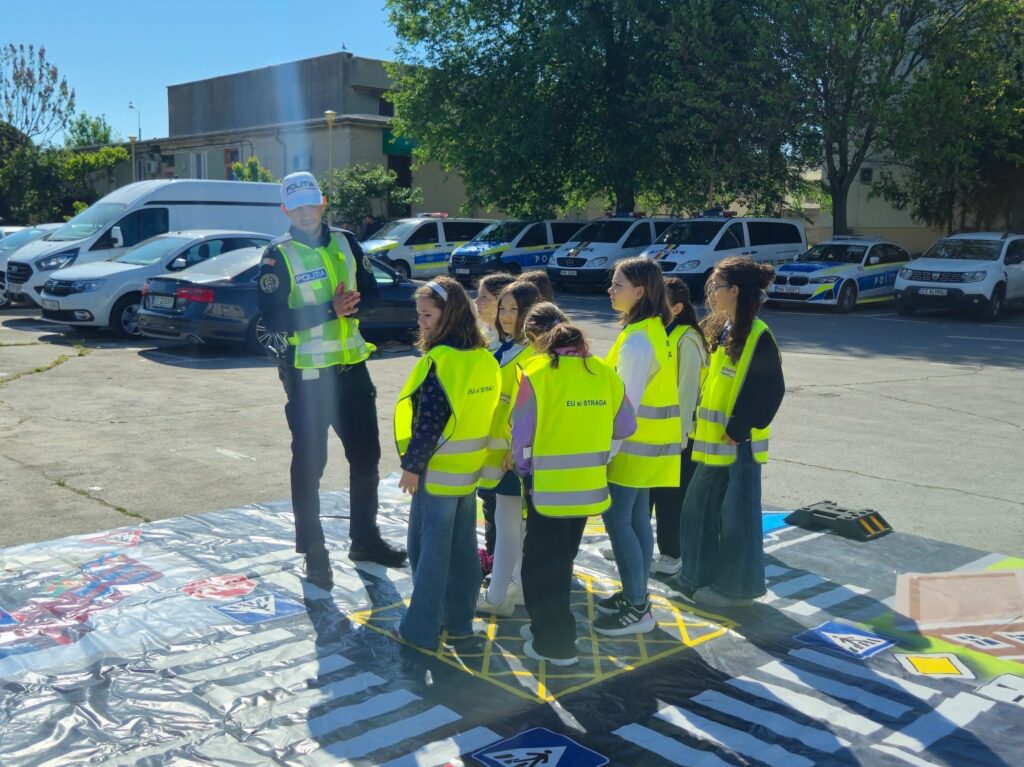 FOTO VIDEO Polițiștii rutieri, acțiune alături de patrula școlară a Școlii nr.24, în cadrul Săptămânii Naționale a Siguranței Rutiere 50775a6c a4dc 4021 8a30 24046615bdd3