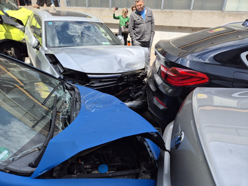 FOTO VIDEO Accident grav cu ȘASE autoturisme, în centrul Constanței/ O victimă este ÎNCARCERATĂ 14 FOTO VIDEO Accident grav cu ȘASE autoturisme, în centrul Constanței/ O victimă este ÎNCARCERATĂ 51022b0d 4c0e 4587 9576 2f9aa0527947