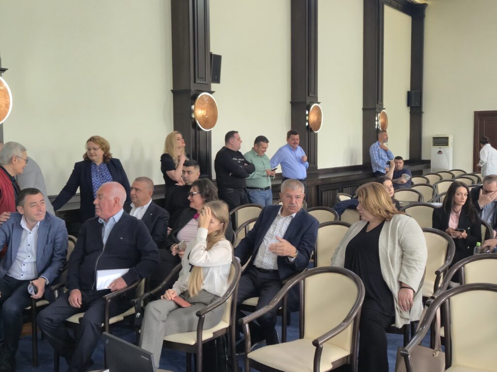 FOTO VIDEO Consilierii județeni s-au întrunit în ședință/ Se votează proiecte pentru turism și microbuze școlare electrice 3 FOTO VIDEO Consilierii județeni s-au întrunit în ședință/ Se votează proiecte pentru turism și microbuze școlare electrice 54878a69 43a9 4dfb 8417 cdca8166e189