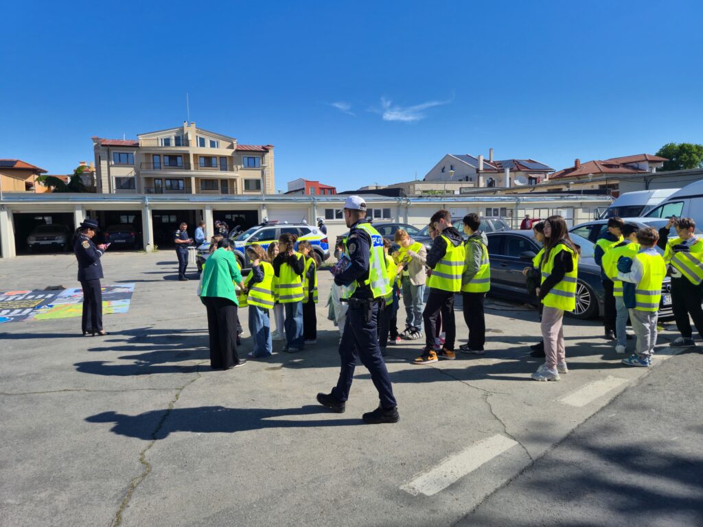 FOTO VIDEO Polițiștii rutieri, acțiune alături de patrula școlară a Școlii nr.24, în cadrul Săptămânii Naționale a Siguranței Rutiere 56c3da1d 8131 4359 a0bb 601b8bc543db