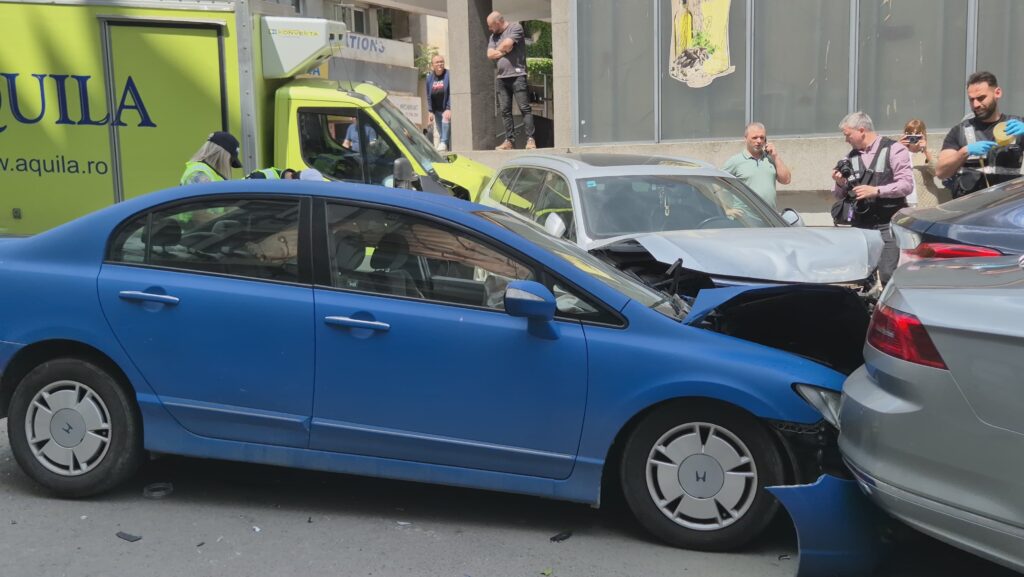 FOTO VIDEO Accident grav cu ȘASE autoturisme, în centrul Constanței/ O victimă este ÎNCARCERATĂ 12 FOTO VIDEO Accident grav cu ȘASE autoturisme, în centrul Constanței/ O victimă este ÎNCARCERATĂ 5784f704 7729 43d1 bd54 42a6f37a7a39 Copy