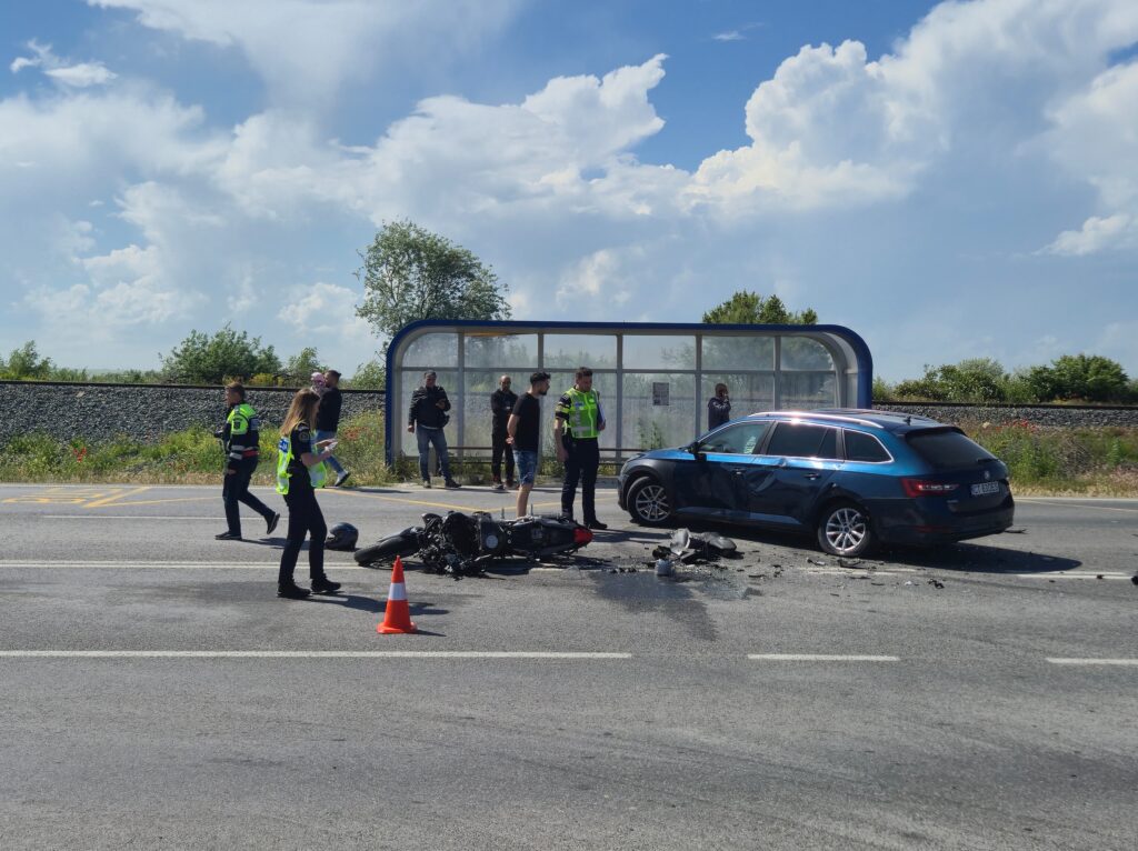 FOTO VIDEO Accident între o mașină și o motocicletă, în zona Petromidia/ O victimă este inconștientă UPDATE 10 FOTO VIDEO Accident între o mașină și o motocicletă, în zona Petromidia/ O victimă este inconștientă UPDATE 5cd24b7c f26f 4e0d 91ea 1358fd10580c
