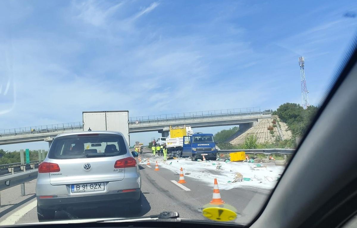 O autospecială încărcată cu saci de material de construcții a fost implicată într-un accident, pe Autostrada A2 5f73b929 d026 48fb abb7 275385deb931 1