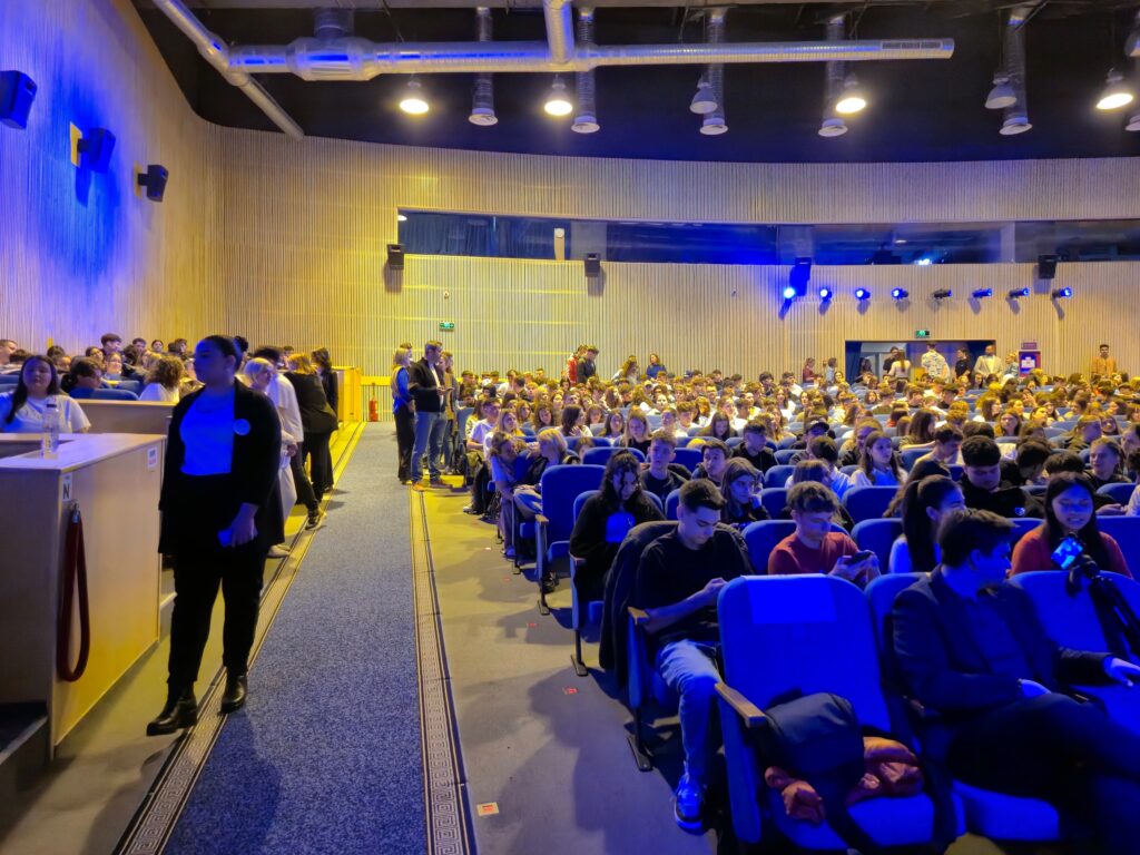FOTO VIDEO Selly, prezent la conferința „Alternative - să fii cool”, la Constanța LIVE TEXT 63a2e5f2 9ac1 47cf 95f4 12cdb8cee01b