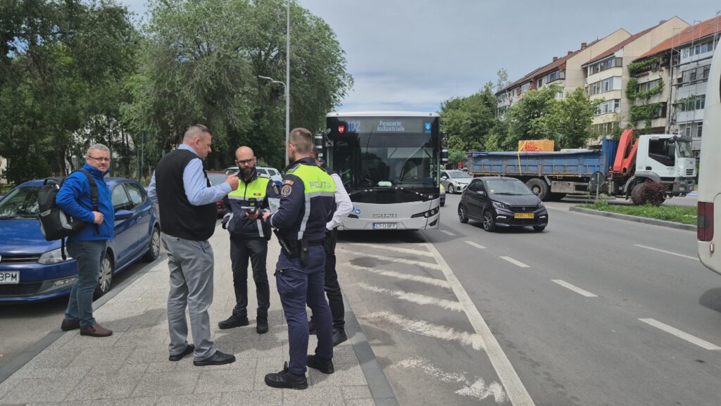 FOTO VIDEO Accident între o mașină și un autobuz, în zona Delfinariului/ Mai mulți călători au nevoie de îngrijiri medicale UPDATE 7 FOTO VIDEO Accident între o mașină și un autobuz, în zona Delfinariului/ Mai mulți călători au nevoie de îngrijiri medicale UPDATE 762e195f a33b 4634 9cfa dee2df2a5206