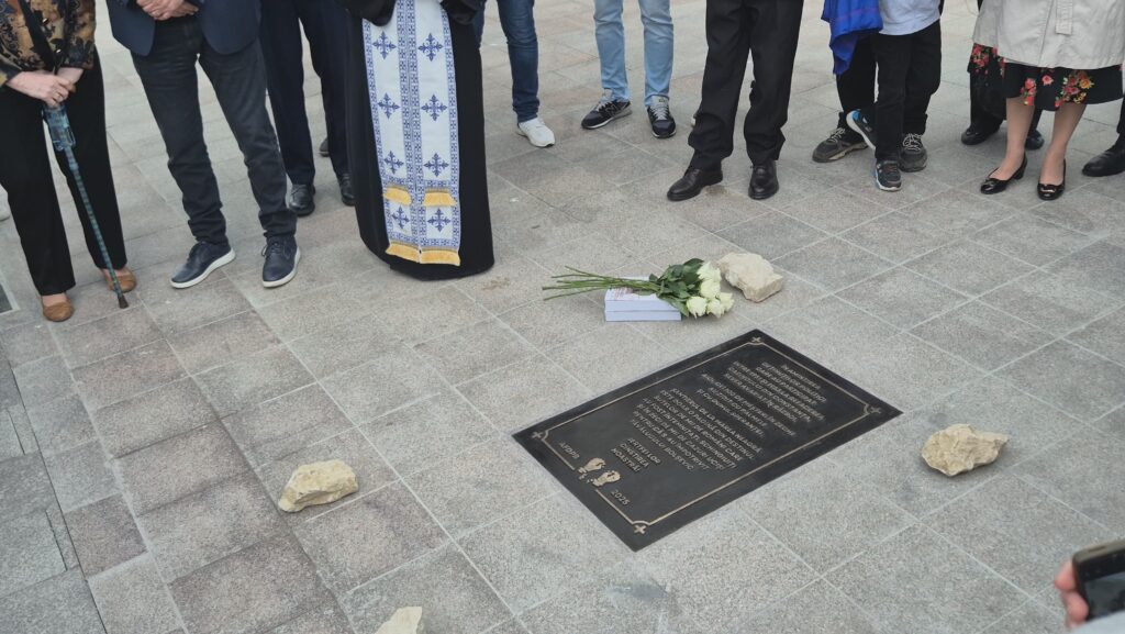 FOTO VIDEO Placa memorială dedicată deținuților politici care au participat la refacerea Cazinoului, dezvelită pe faleză 7 FOTO VIDEO Placa memorială dedicată deținuților politici care au participat la refacerea Cazinoului, dezvelită pe faleză 76307ba7 f8b1 4795 88b6 6d754e27c19c