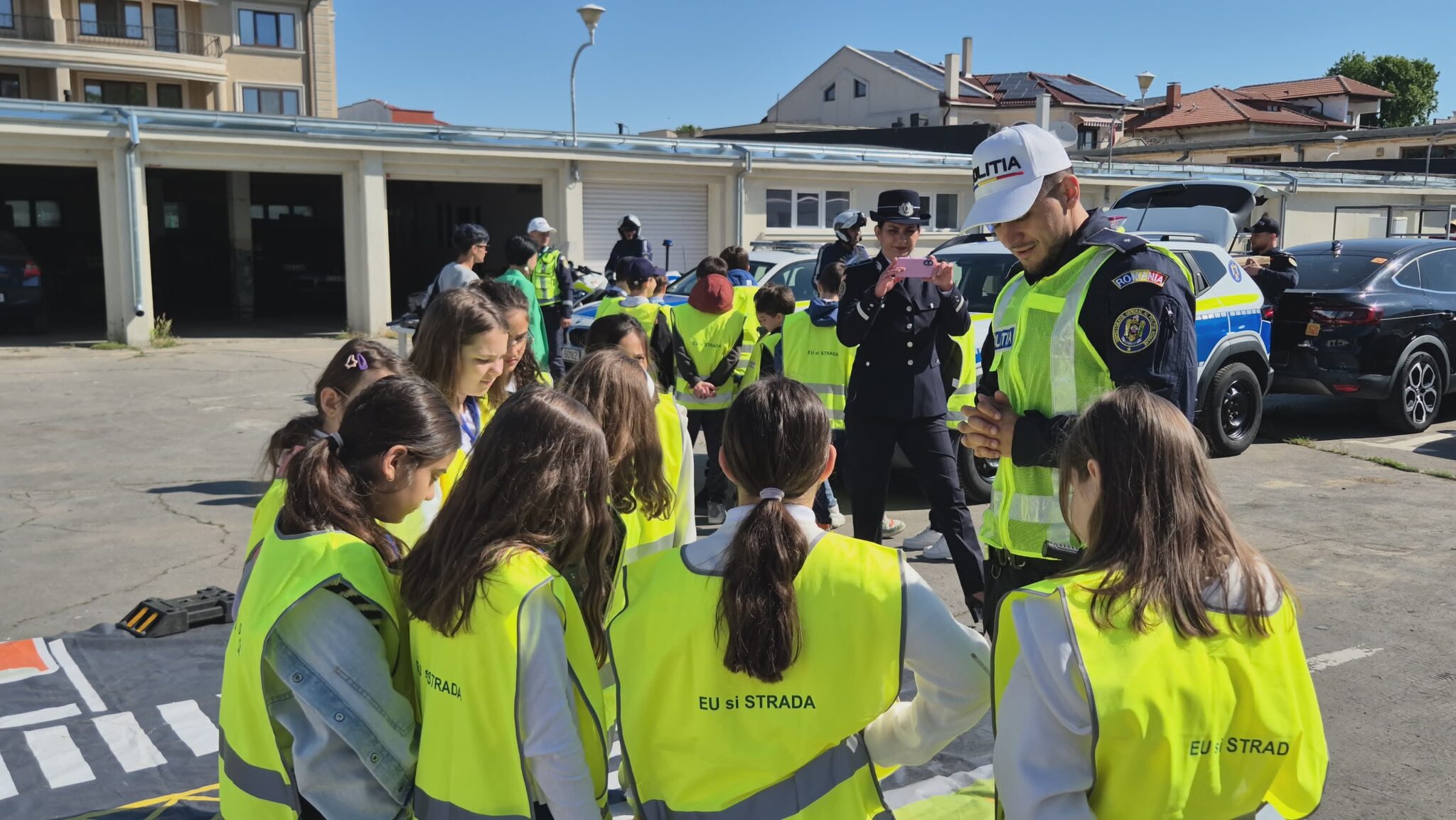 FOTO VIDEO Polițiștii rutieri, acțiune alături de patrula școlară a Școlii nr.24, în cadrul Săptămânii Naționale a Siguranței Rutiere 7d111737 ece5 415d b313 4abeba8af9d5