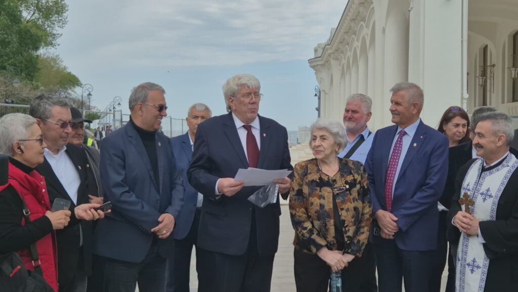 FOTO VIDEO Placa memorială dedicată deținuților politici care au participat la refacerea Cazinoului, dezvelită pe faleză 3 FOTO VIDEO Placa memorială dedicată deținuților politici care au participat la refacerea Cazinoului, dezvelită pe faleză 7d4b186b 59ab 4fae be93 60f9a99f7b59