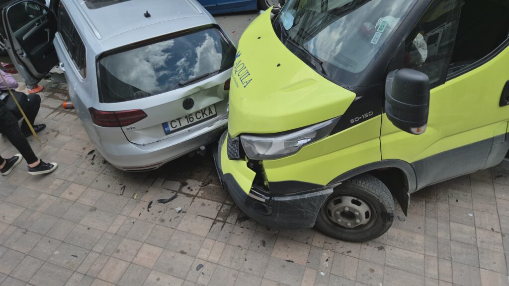 FOTO VIDEO Accident grav cu ȘASE autoturisme, în centrul Constanței/ O victimă este ÎNCARCERATĂ 9 FOTO VIDEO Accident grav cu ȘASE autoturisme, în centrul Constanței/ O victimă este ÎNCARCERATĂ 80713731 58b6 4767 ad0e 8c3f571708e4