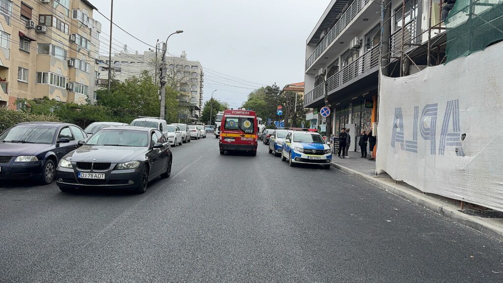 FOTO VIDEO Atac sângeros în Eforie Nord! Un bărbat și-a înjunghiat în gât concubina, după care ar fi încercat să se sinucidă 2 FOTO VIDEO Atac sângeros în Eforie Nord! Un bărbat și-a înjunghiat în gât concubina, după care ar fi încercat să se sinucidă 883e6ac6 d1db 4c7f bc9f f8d8b3774d5a