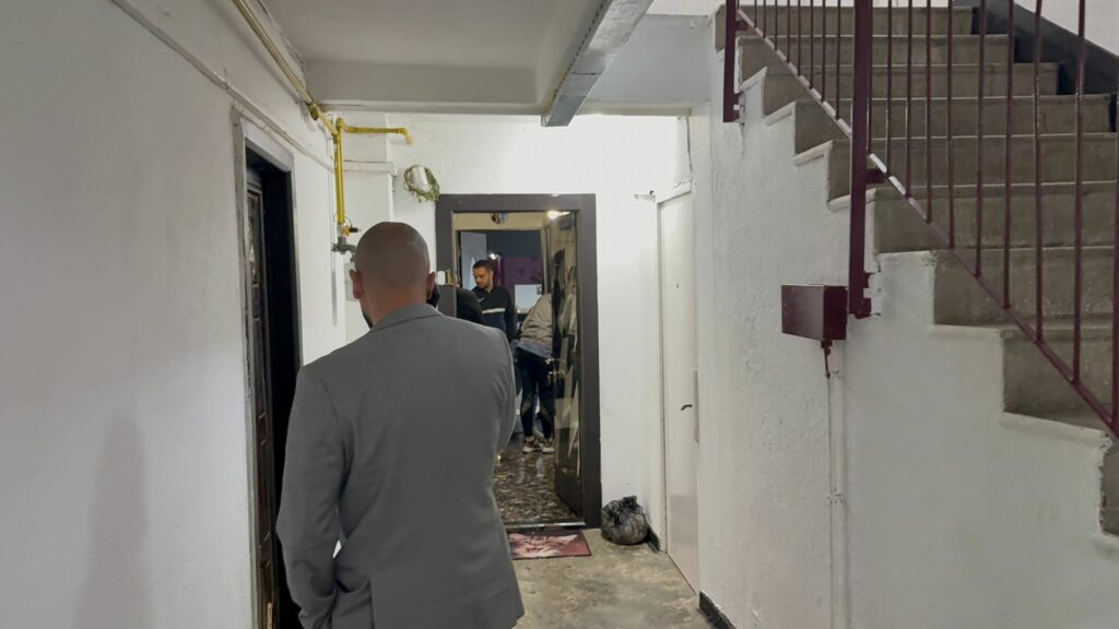FOTO VIDEO Atac sângeros în Eforie Nord! Un bărbat și-a înjunghiat în gât concubina, după care ar fi încercat să se sinucidă 10 FOTO VIDEO Atac sângeros în Eforie Nord! Un bărbat și-a înjunghiat în gât concubina, după care ar fi încercat să se sinucidă 8dc88ef8 8668 4a24 bbf3 42bbfcfc9e78