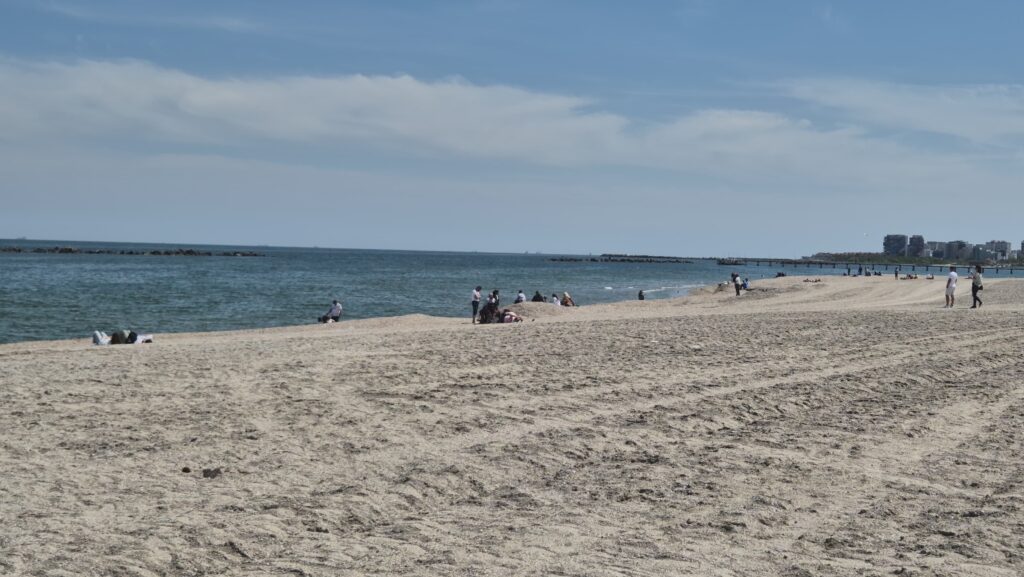 FOTO VIDEO Start de sezon la Mamaia/ Turiștii și constănțenii au umplut faleza de 1 Mai 7 FOTO VIDEO Start de sezon la Mamaia/ Turiștii și constănțenii au umplut faleza de 1 Mai 936b6c9e c1f4 435a a2c6 0dba1bff6919