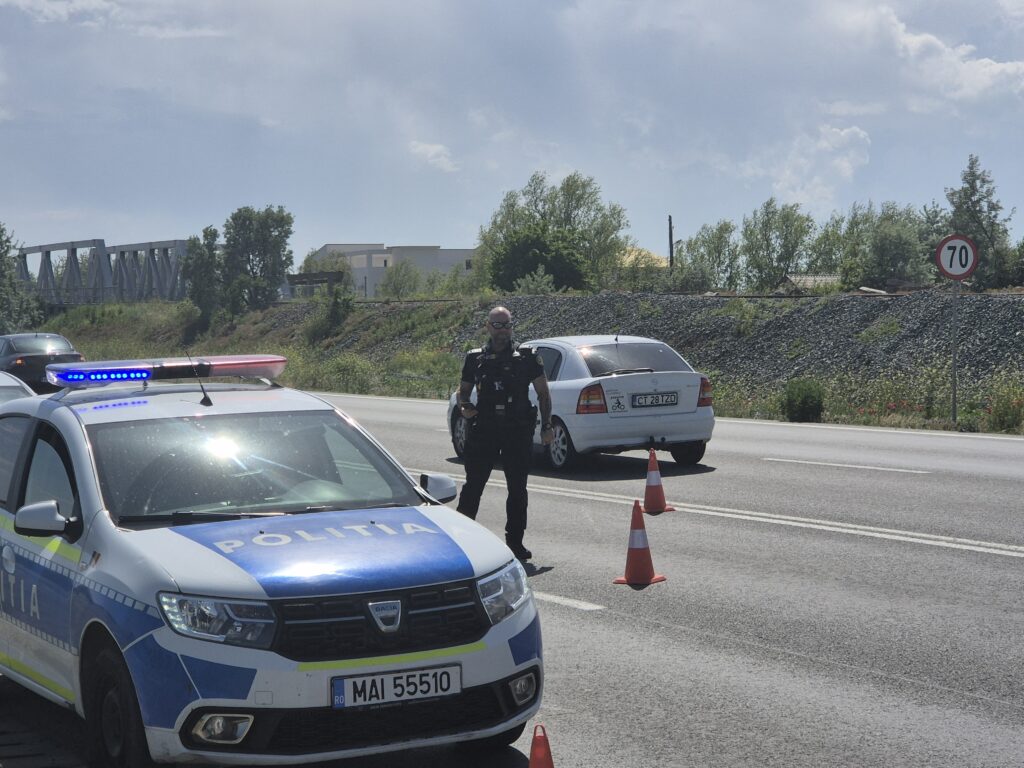 FOTO VIDEO Accident între o mașină și o motocicletă, în zona Petromidia/ O victimă este inconștientă UPDATE 13 FOTO VIDEO Accident între o mașină și o motocicletă, în zona Petromidia/ O victimă este inconștientă UPDATE 981f9925 c4fc 4075 abaa 98704464c6f5