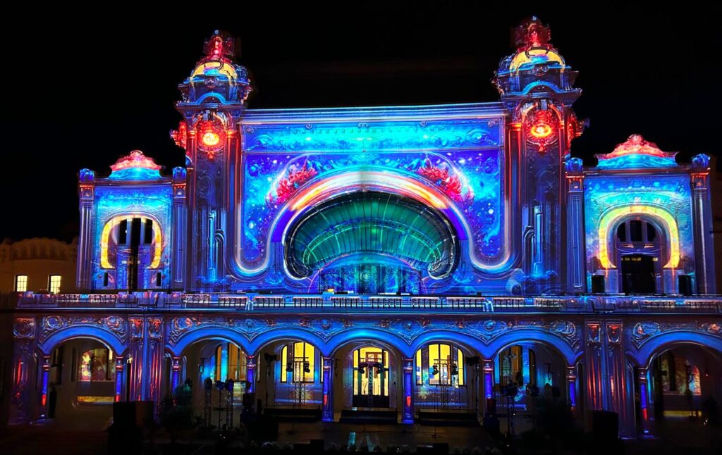 FOTO VIDEO Ultima zi de spectacol de la Zilele Constanței/ Peste 10.000 de oameni au trecut pragul Cazinolui în ultimele 4 zile 10 FOTO VIDEO Ultima zi de spectacol de la Zilele Constanței/ Peste 10.000 de oameni au trecut pragul Cazinolui în ultimele 4 zile Cazino 11