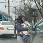 O cerșetoare s-a ales cu dosar penal după ce s-a folosit de doi copii pentru a primi bani, în Eforie Cersetoare cersetorie e1673006650164 640x400 1