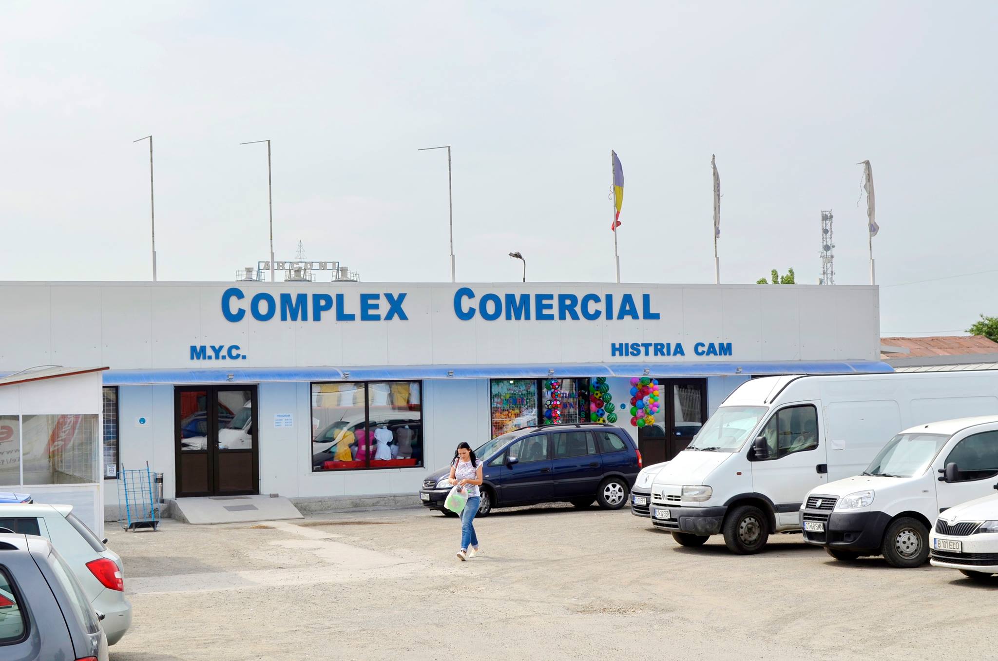 Sute de jucării contrafăcute, vândute ani la rând în Complexul Comercial Histria din Constanța Complexul Comercial Histria