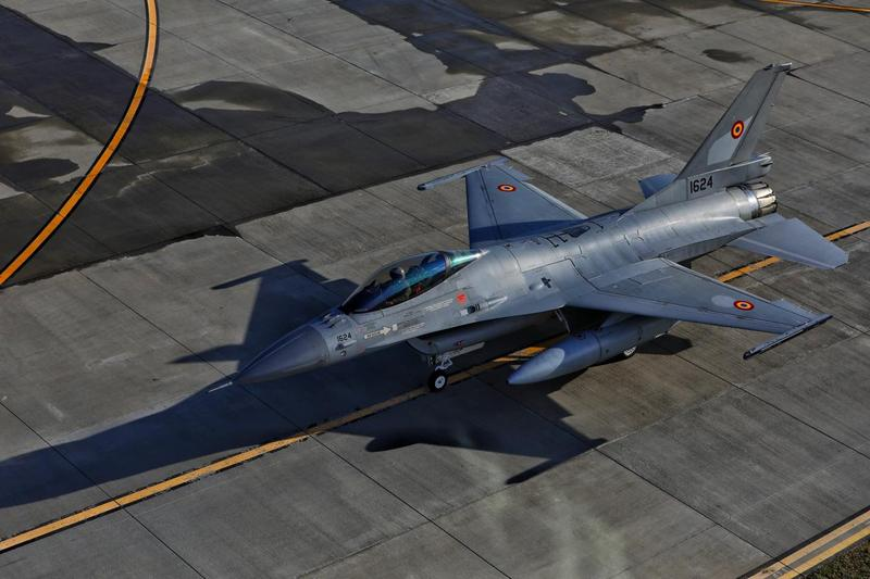 MApN: Încă două aeronave F-16 dintre cele cumpărate din Norvegia au sosit în România F16