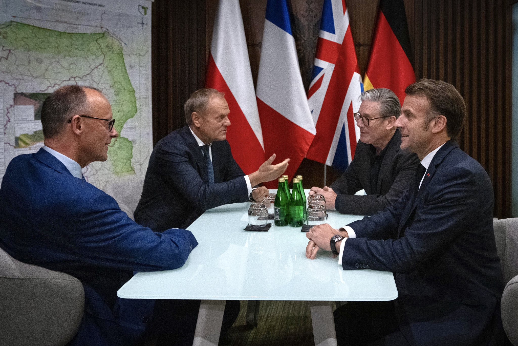 4 lideri europeni se duc la Kiev pentru a cere Rusiei să accepte un armistițiu necondiționat de 30 de zile GqiaBHuWcAARm0t