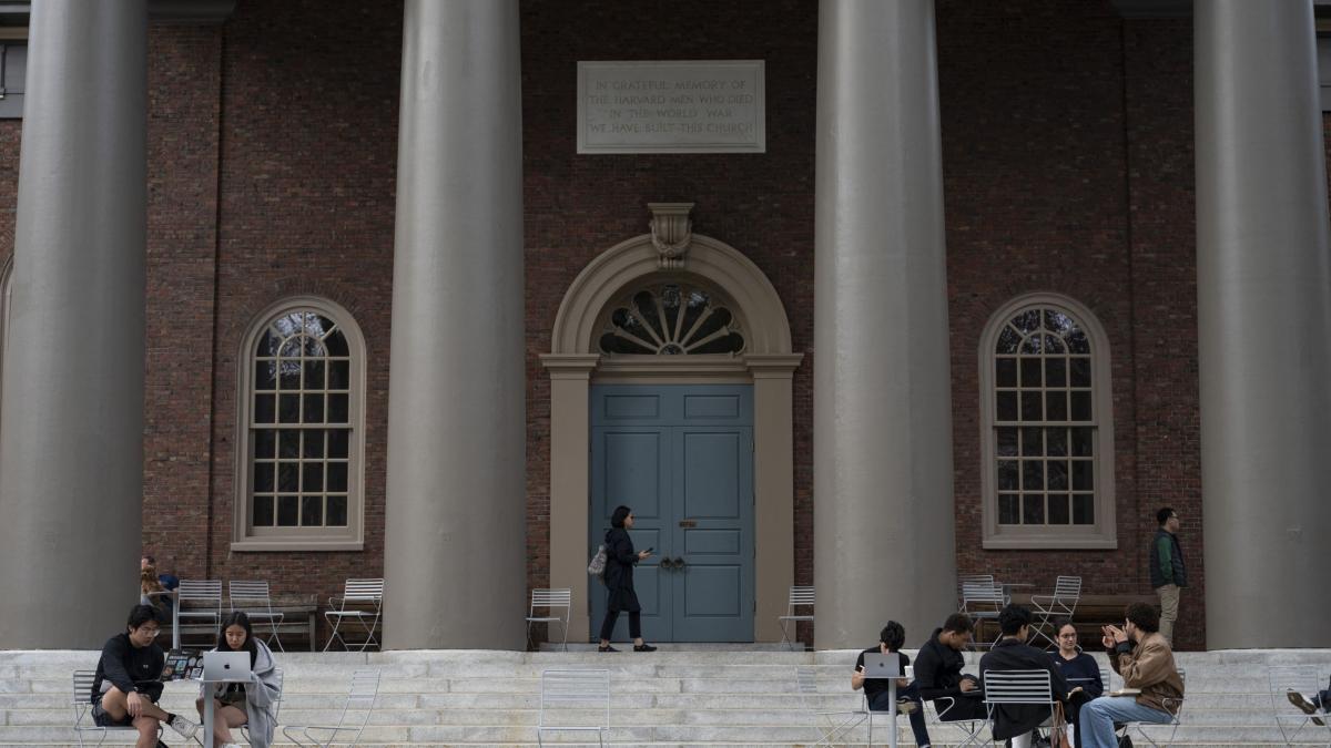 Administrația Trump interzice Universității Harvard să mai aibă studenți străini/ Cei care învață acolo trebuie să se transfere IMG 9692