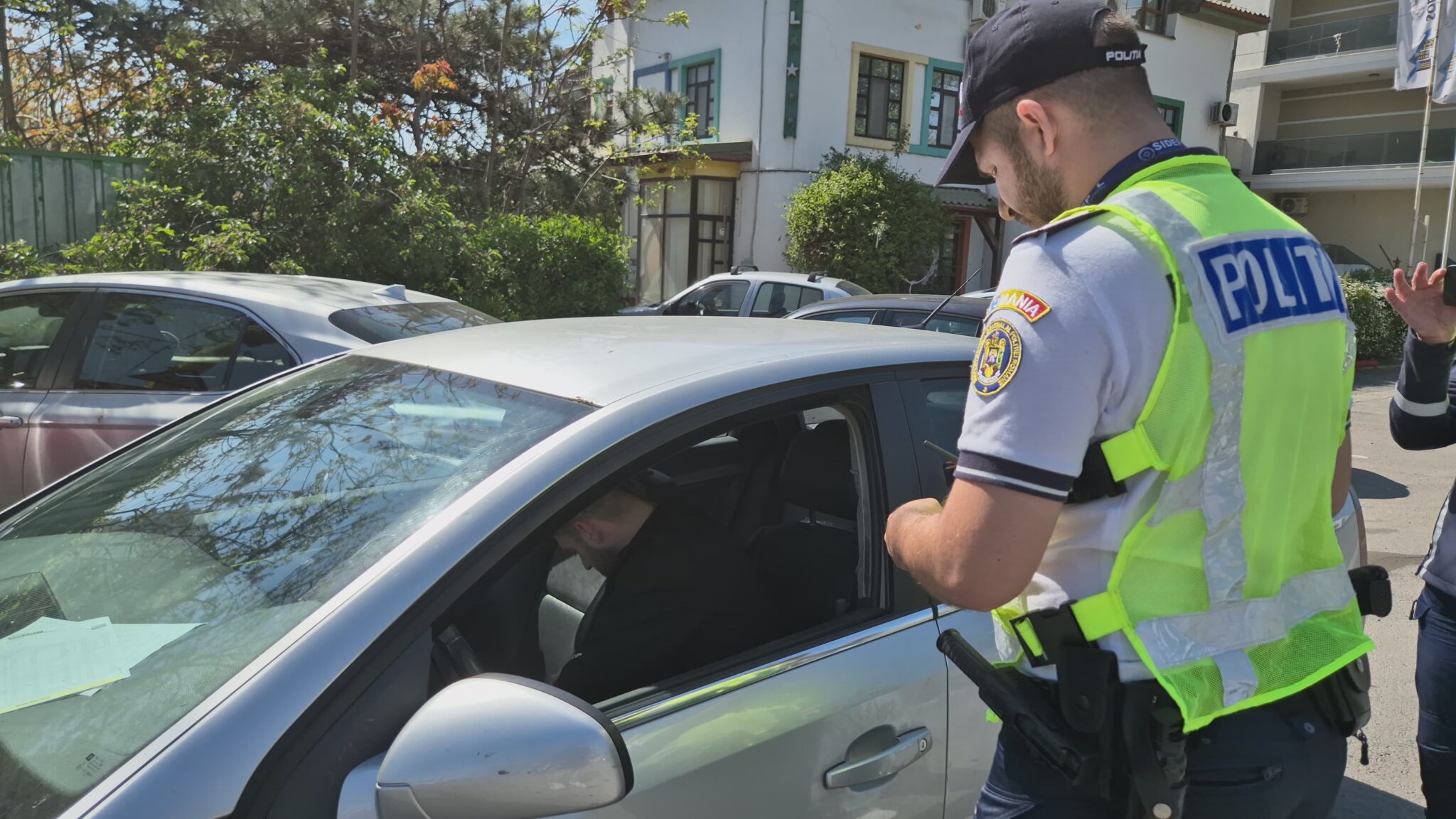 Acțiuni „Blitz” și activități preventive ale polițiștilor constănțeni pentru siguranța comunității și combaterea migrației ilegale Imagine WhatsApp 2025 05 01 la 15.19.54 054976e1