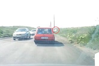 VIDEO 1 Mai ne arată și lipsa bunului-simț: o FEMEIE își aruncă gunoiul din Dacie pe stradă, la ieșirea din Constanța Imagine WhatsApp 2025 05 01 la 15.45.57 69de0de5