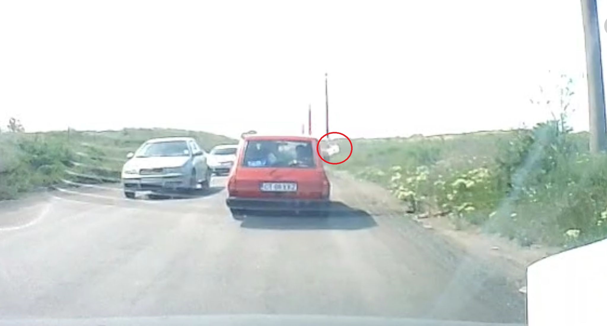VIDEO 1 Mai ne arată și lipsa bunului-simț: o FEMEIE își aruncă gunoiul din Dacie pe stradă, la ieșirea din Constanța Imagine WhatsApp 2025 05 01 la 15.45.57 69de0de5