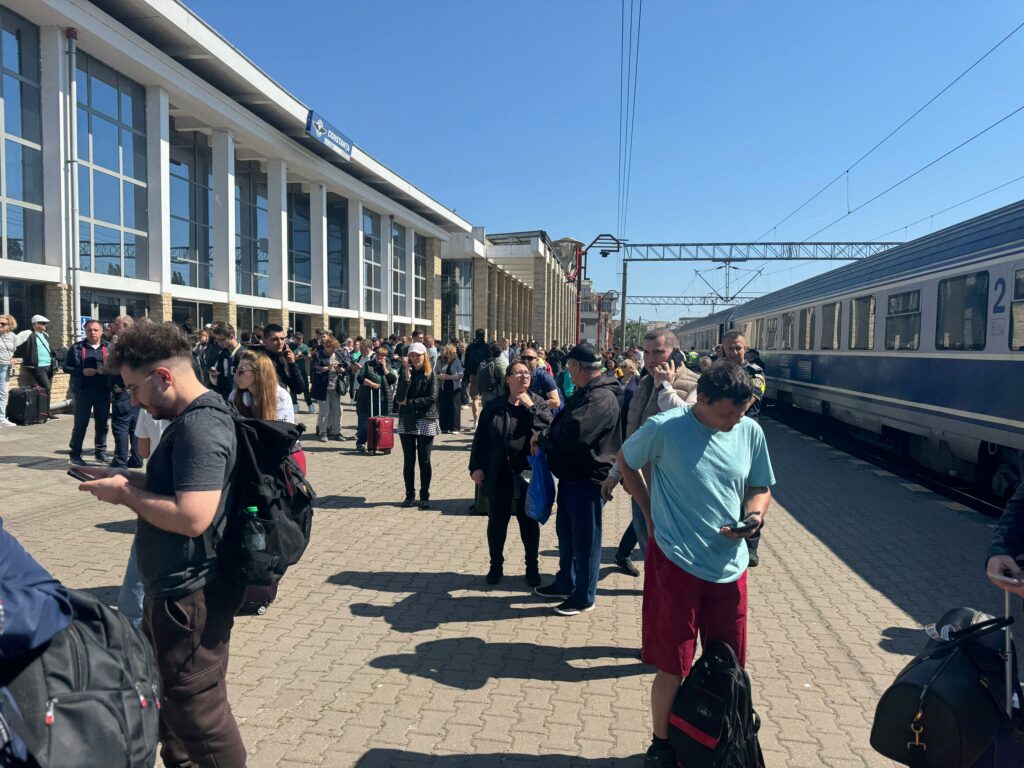 FOTO VIDEO Plan Roșu de Intervenție la Gara Constanța: mai multe victime au fost transportate la spital după un accident feroviar între două trenuri UPDATE 14 FOTO VIDEO Plan Roșu de Intervenție la Gara Constanța: mai multe victime au fost transportate la spital după un accident feroviar între două trenuri UPDATE Imagine WhatsApp 2025 05 04 la 15.20.09 1dee70f8