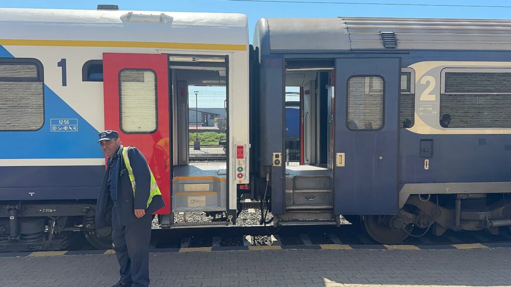 FOTO VIDEO Plan Roșu de Intervenție la Gara Constanța: mai multe victime au fost transportate la spital după un accident feroviar între două trenuri UPDATE 3 FOTO VIDEO Plan Roșu de Intervenție la Gara Constanța: mai multe victime au fost transportate la spital după un accident feroviar între două trenuri UPDATE Imagine WhatsApp 2025 05 04 la 16.06.31 6b9777f6