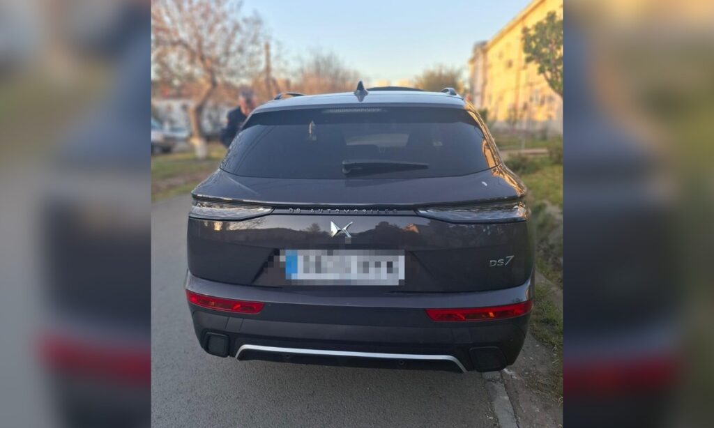 Autoturism de lux, căutat de autoritățile din Spania, descoperit de poliţiştii de frontieră constănţeni 2 Autoturism de lux, căutat de autoritățile din Spania, descoperit de poliţiştii de frontieră constănţeni Imagine WhatsApp 2025 05 05 la 13.51.05 0f8cdd10