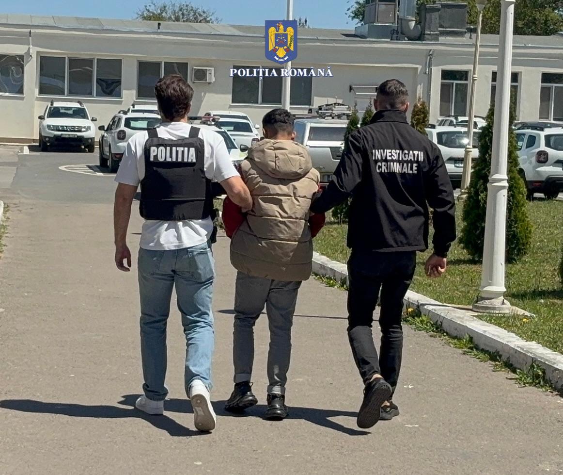 Un bărbat a fost arestat preventiv după ce a furat radiatoarele unor autobuze, în Mangalia Imagine WhatsApp 2025 05 15 la 16.00.49 dd9feab5