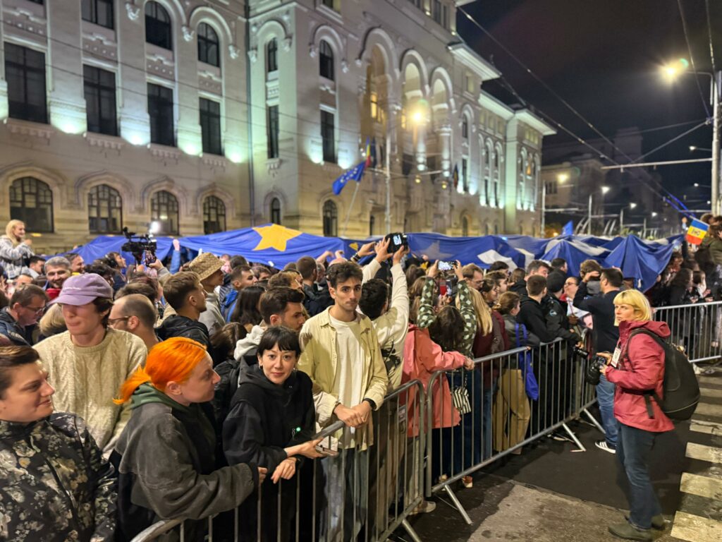 FOTO VIDEO Rezultate alegeri prezidențiale, turul 2: Nicușor Dan 53,60%, Simion 46,40% 22 FOTO VIDEO Rezultate alegeri prezidențiale, turul 2: Nicușor Dan 53,60%, Simion 46,40% Imagine WhatsApp 2025 05 19 la 16.09.19 95e3481b