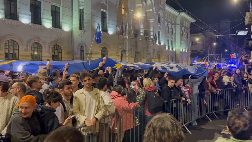 FOTO VIDEO Rezultate alegeri prezidențiale, turul 2: Nicușor Dan 53,60%, Simion 46,40% 23 FOTO VIDEO Rezultate alegeri prezidențiale, turul 2: Nicușor Dan 53,60%, Simion 46,40% Imagine WhatsApp 2025 05 19 la 16.09.19 c5e758d8