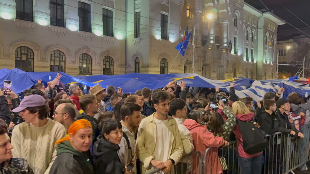 FOTO VIDEO Rezultate alegeri prezidențiale, turul 2: Nicușor Dan 53,60%, Simion 46,40% 20 FOTO VIDEO Rezultate alegeri prezidențiale, turul 2: Nicușor Dan 53,60%, Simion 46,40% Imagine WhatsApp 2025 05 19 la 16.09.32 b33a6222
