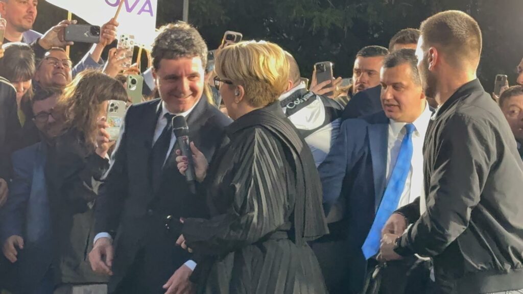 FOTO VIDEO Rezultate alegeri prezidențiale, turul 2: Nicușor Dan 53,60%, Simion 46,40% 12 FOTO VIDEO Rezultate alegeri prezidențiale, turul 2: Nicușor Dan 53,60%, Simion 46,40% Imagine WhatsApp 2025 05 19 la 16.10.44 bbe4445c