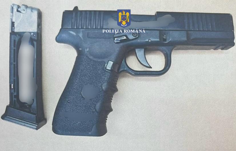 Un bărbat a fost prins pe faleza din Tuzla cu un pistol airsoft asupra sa Imagine WhatsApp 2025 05 20 la 16.09.35 492f37c3