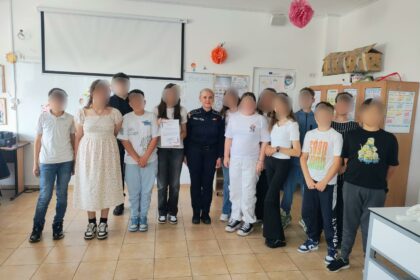 Polițiștii și elevii din Valu lui Traian, parteneri pentru o școală mai sigură Imagine WhatsApp 2025 05 20 la 16.41.15 66ac617d