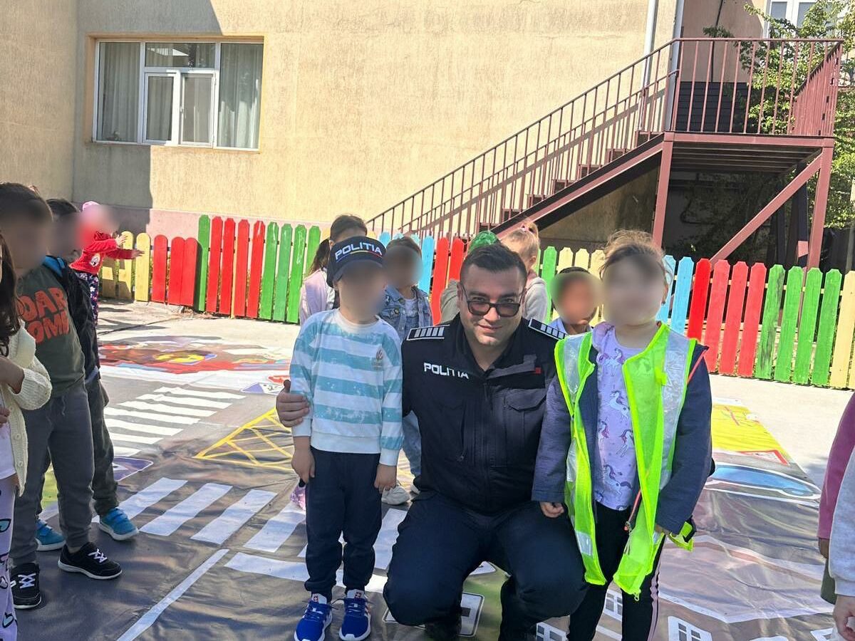 Polițiștii rutieri, alături de elevi, în Săptămâna Națională a Siguranței Rutiere Imagine WhatsApp 2025 05 20 la 16.56.50 f04d45ce edited