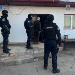 FOTO VIDEO Zeci de percheziții în Ialomița la persoane cercetate pentru nerespectarea regimului armelor şi muniţiilor Imagine WhatsApp 2025 05 22 la 08.17.06 97487a95