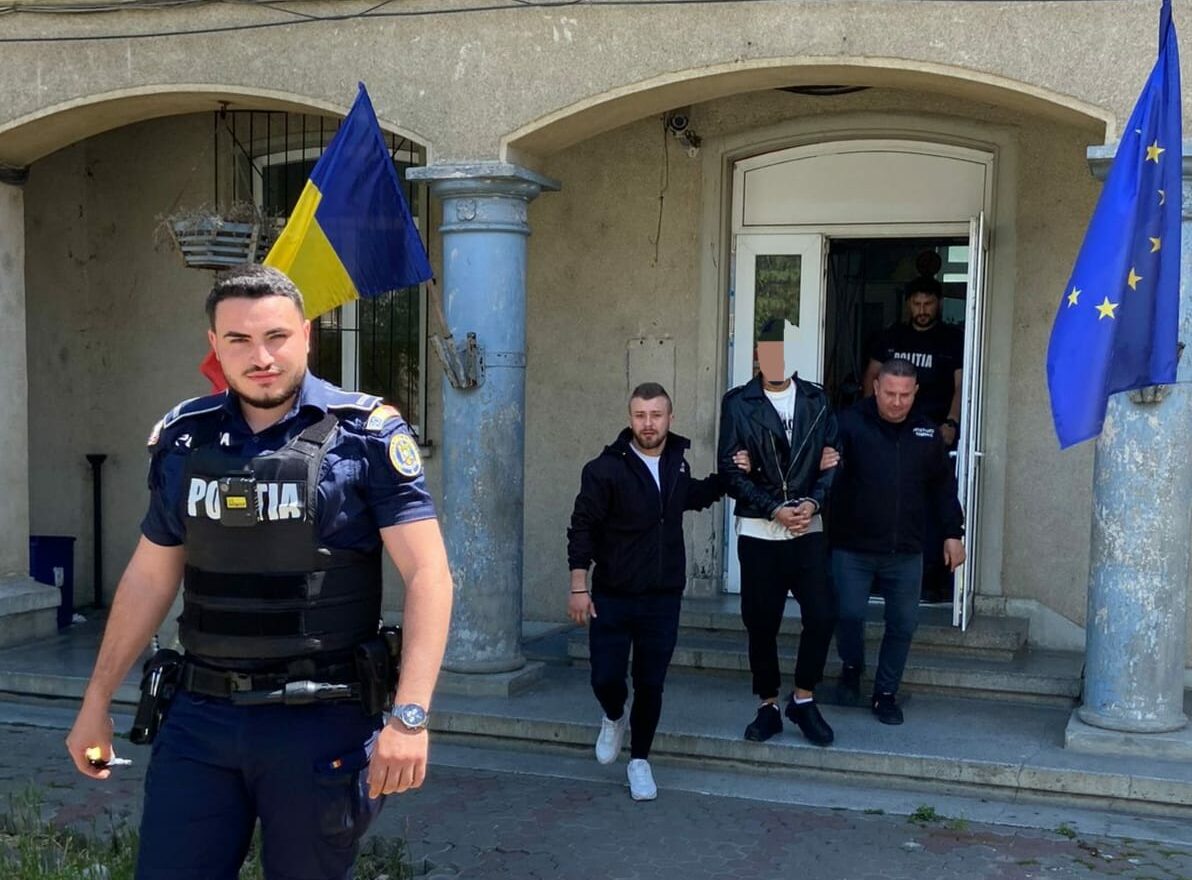 FOTO VIDEO Tânăr arestat după ce a amenințat paznicii cu un cuțit într-un supermarket din Medgidia Imagine WhatsApp 2025 05 22 la 15.59.51 3db60637 e1747919081871